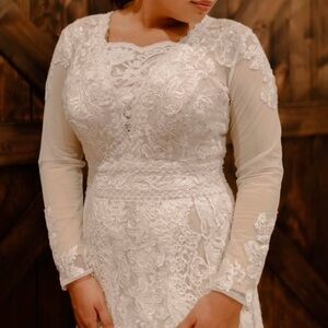 David's Bridal White Long Sleeve Sweetheart Wedding Gown